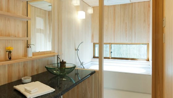 3.檜貼りの浴室